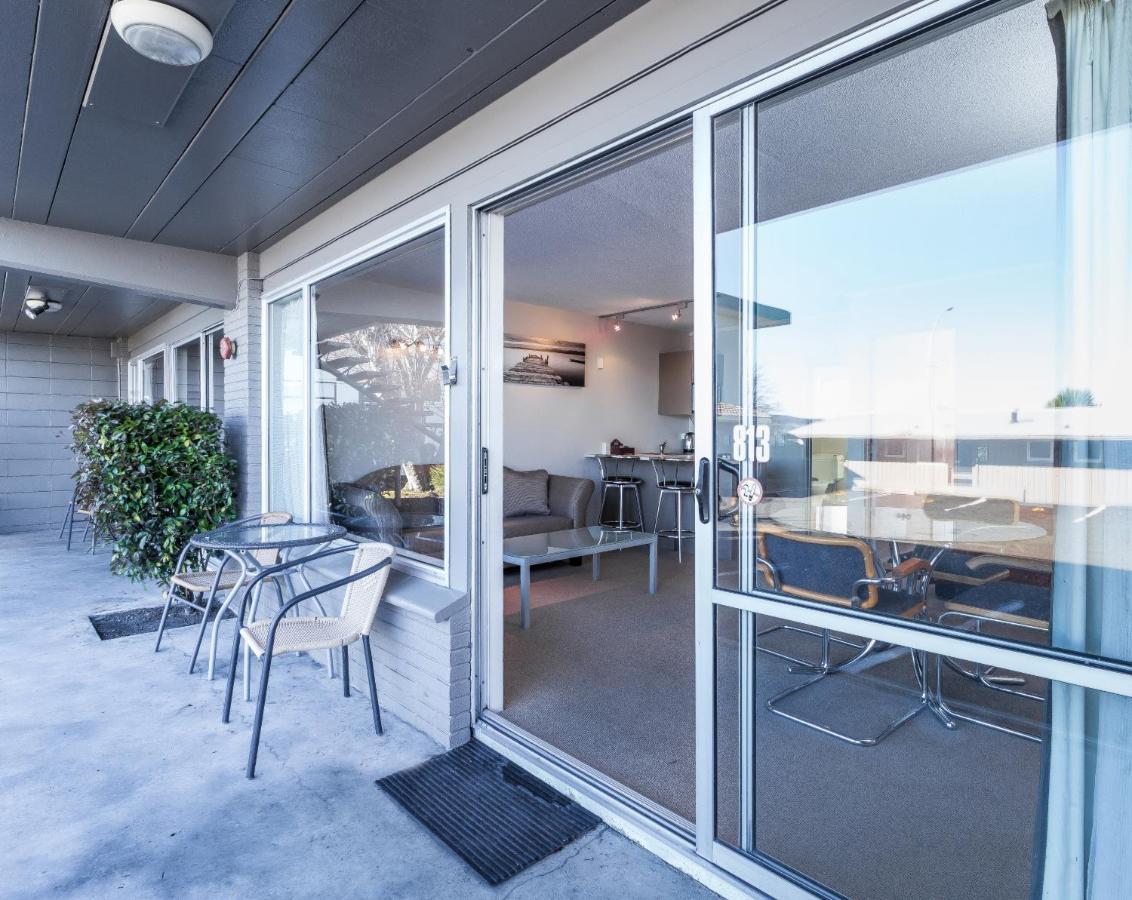 Twin Peaks Lakeside Inn Taupo Exterior foto