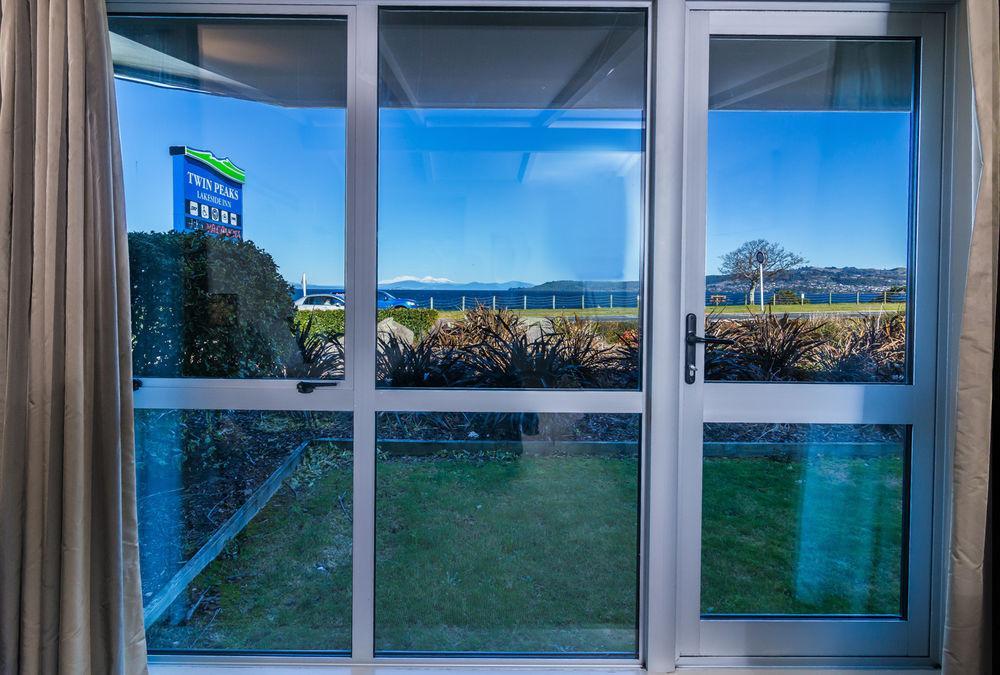 Twin Peaks Lakeside Inn Taupo Exterior foto