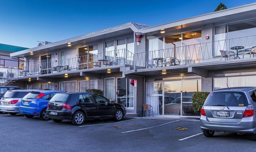 Twin Peaks Lakeside Inn Taupo Exterior foto